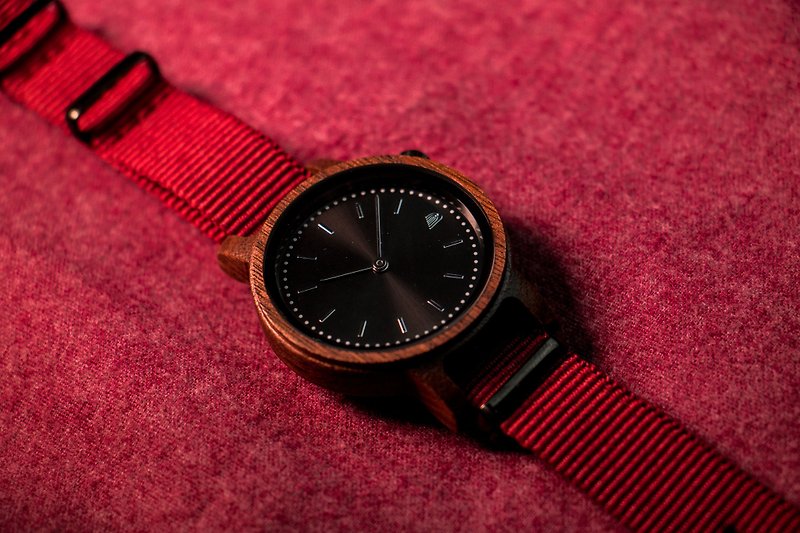 PRIME 1.1.1 Walnut Wood Wooden Watch - Burgundy 42mm - 男錶/中性錶 - 木頭 紅色