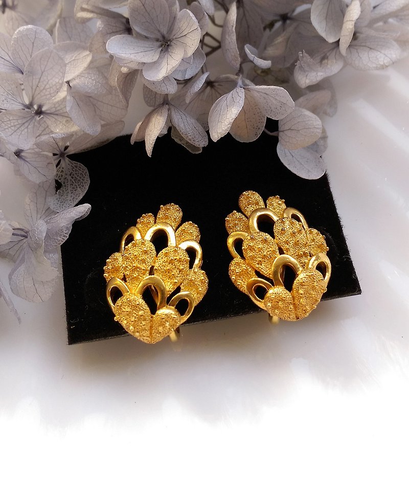 Western antique jewelry. TRIFARI Cactus Clip Earrings - Earrings & Clip-ons - Other Metals Gold