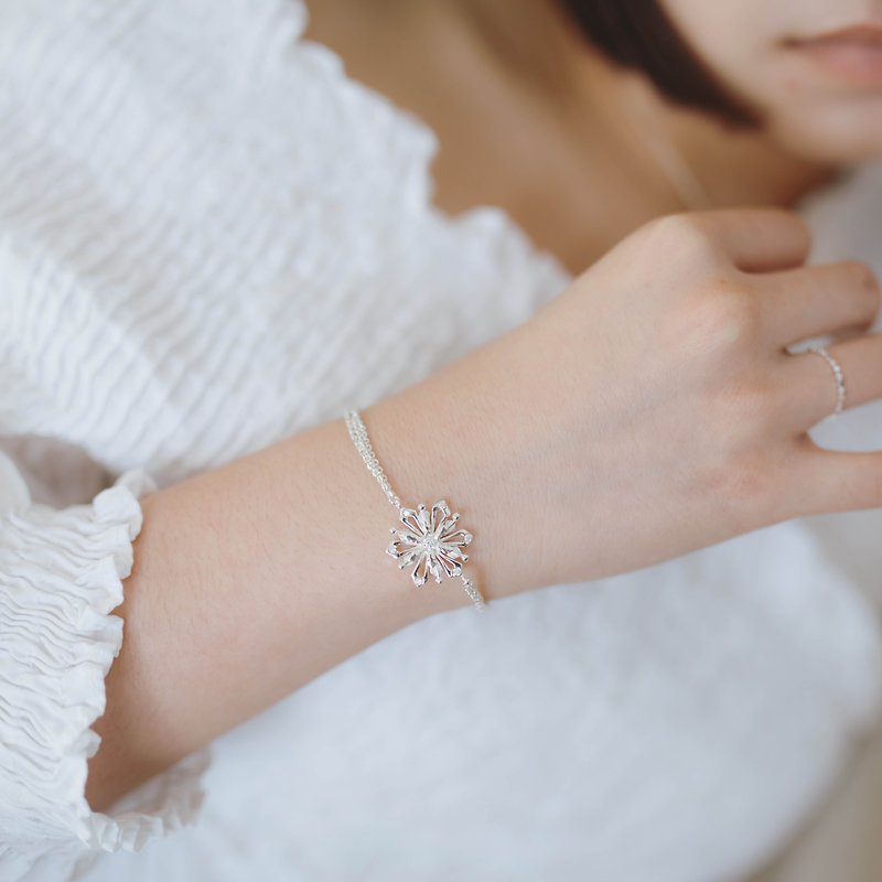 Crystal diamond snowflake bracelet - สร้อยข้อมือ - เงินแท้ สีเงิน