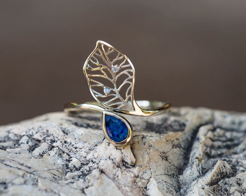 14 kt  gold ring with sapphire and diamonds. Floral design ring. - General Rings - Precious Metals Gold