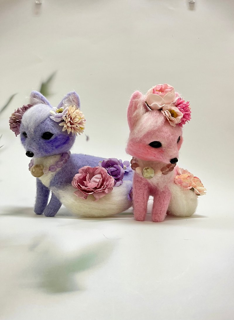 小さなキツネの妹の花 - 置物 - ウール 多色