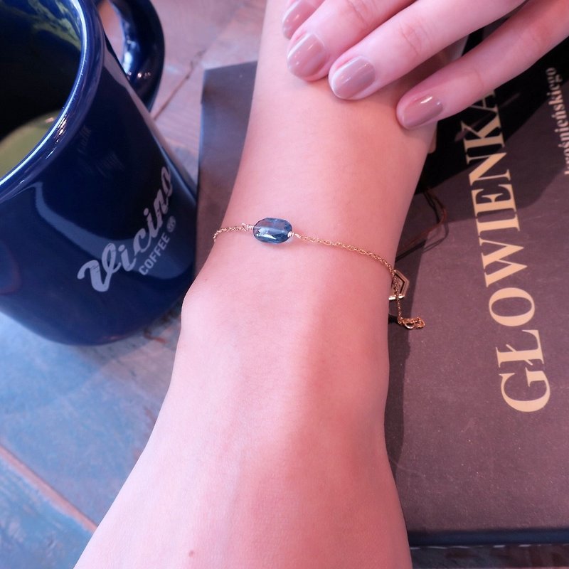 14KGF | Topaz London blue simple bracelet - สร้อยข้อมือ - เครื่องเพชรพลอย สีน้ำเงิน
