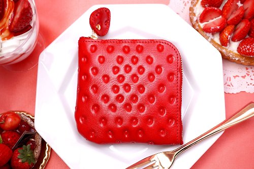 Strawberry shortcake pass case Reel type cowhide - Shop EARL'S FAVOURITE ID  & Badge Holders - Pinkoi