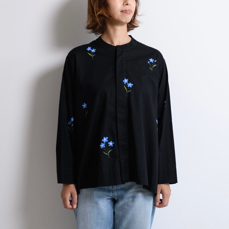 比翼仕立てノーカラーブラウス【手描き勿忘草】 - 女上衣/長袖上衣 - 棉．麻 黑色
