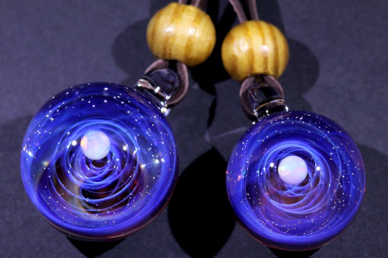 Couple's Cosmic Glass Necklace Pendant 21mm+23mm - สร้อยติดคอ - แก้ว สีม่วง