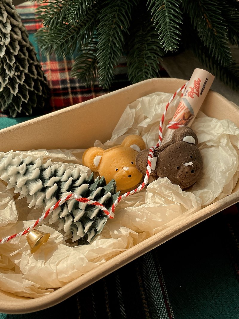 【獨家聖誕禮盒】小熊組 聖誕香氛蠟燭禮盒 聖誕樹 小熊蠟燭 - 香氛/精油/擴香 - 蠟 綠色