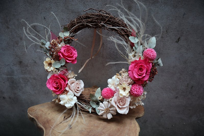 Wreath | Everlasting rose wreath in shades of pink - Items for Display - Plants & Flowers Pink