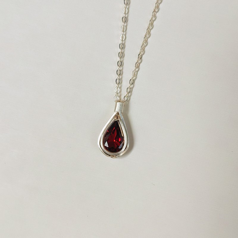 石榴石切面水滴吊墜 刻面紅石榴石項鍊 天然石一月生辰石禮物 - 項鍊 - 半寶石 