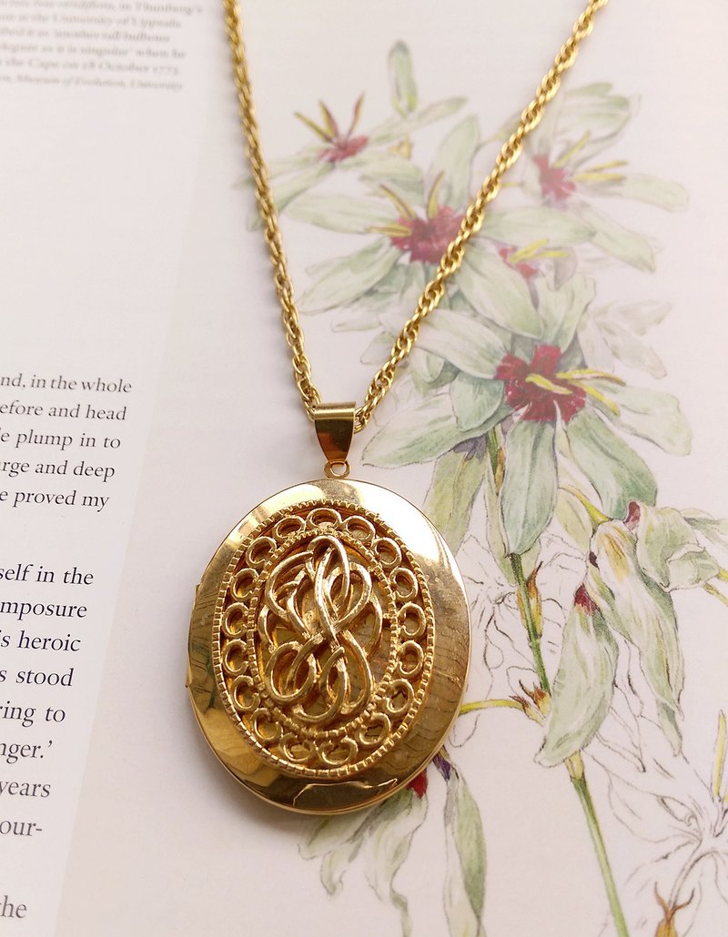 西洋古董飾品。Locket  簍空花體 相片墜 項鍊 - 項鍊 - 其他金屬 金色