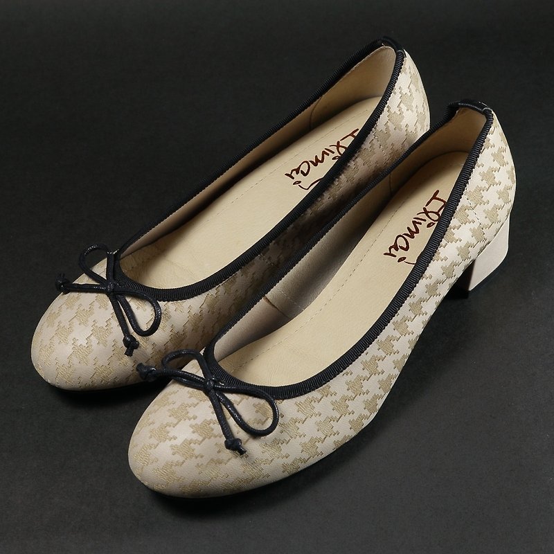 [Clear items] Bow-knot decorated low-heeled doll shoes with a thousand birds pattern- Khaki sand - รองเท้าหนังผู้หญิง - หนังแท้ สีกากี