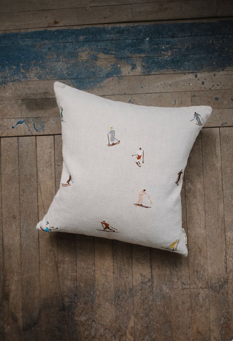 Nordic Designer Style - Embroidered Pillow Cover SKIERS EMBROIDERED - หมอน - ผ้าฝ้าย/ผ้าลินิน สีเหลือง