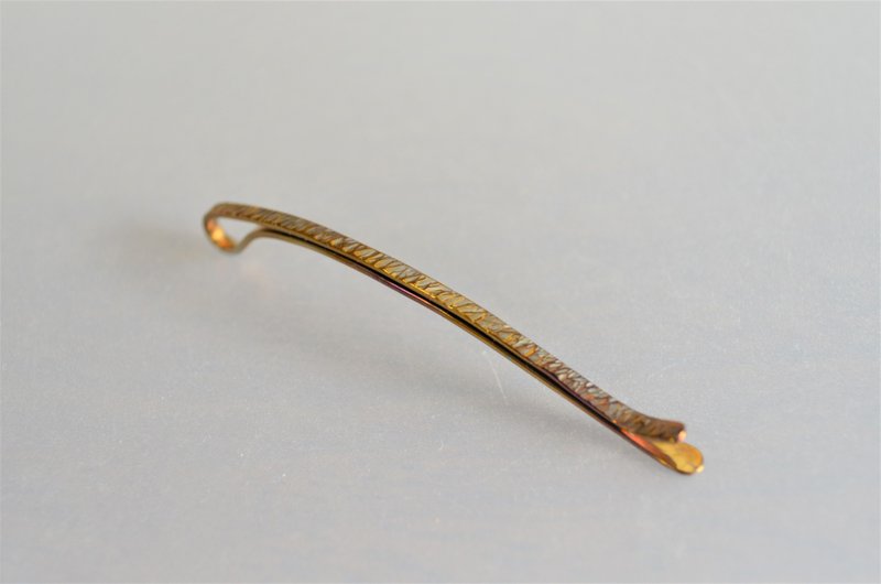 Titanium hairpin・純チタンヘアピン・シャープな鎚目・金７３mm - 髮夾/髮圈 - 其他金屬 金色