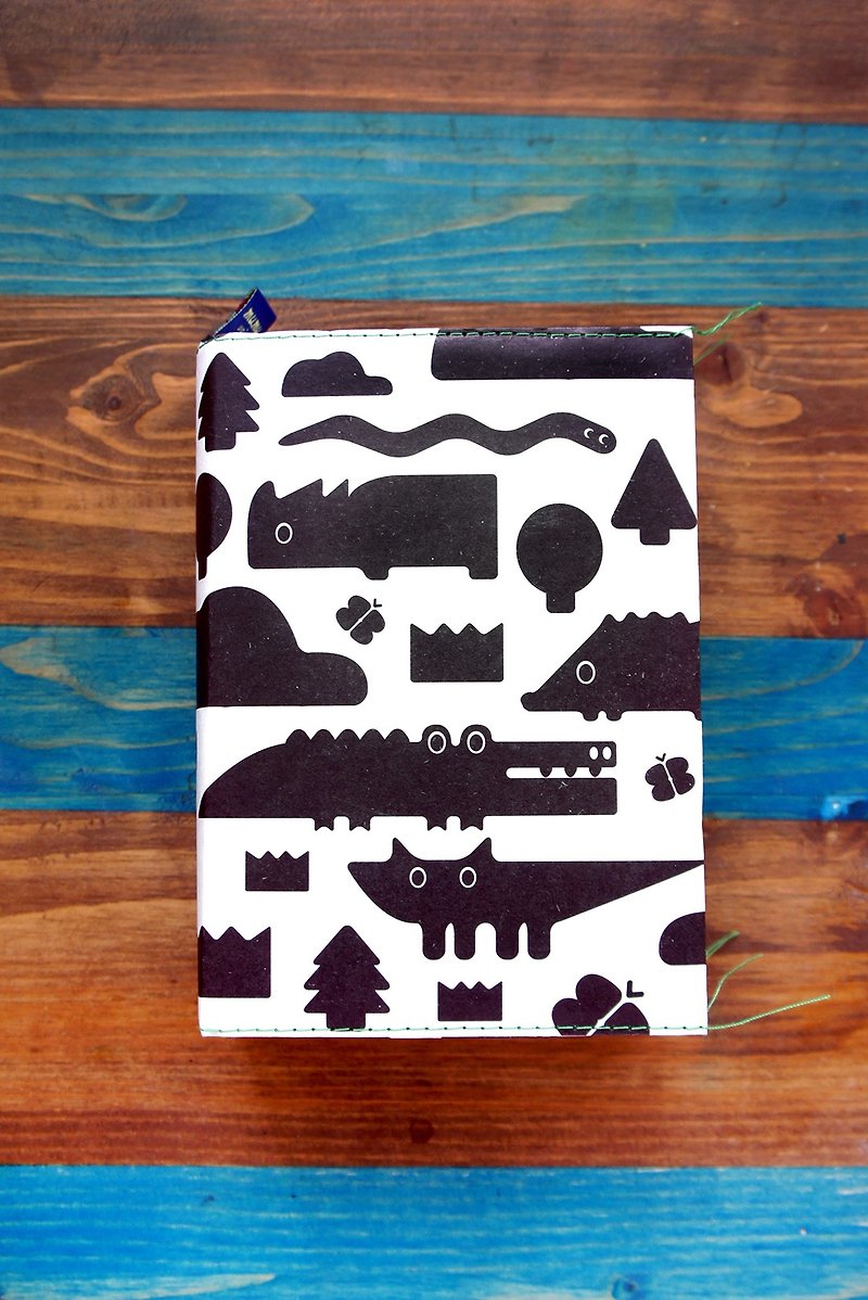 day day note --- Black animals Style - Notebooks & Journals - Paper Black