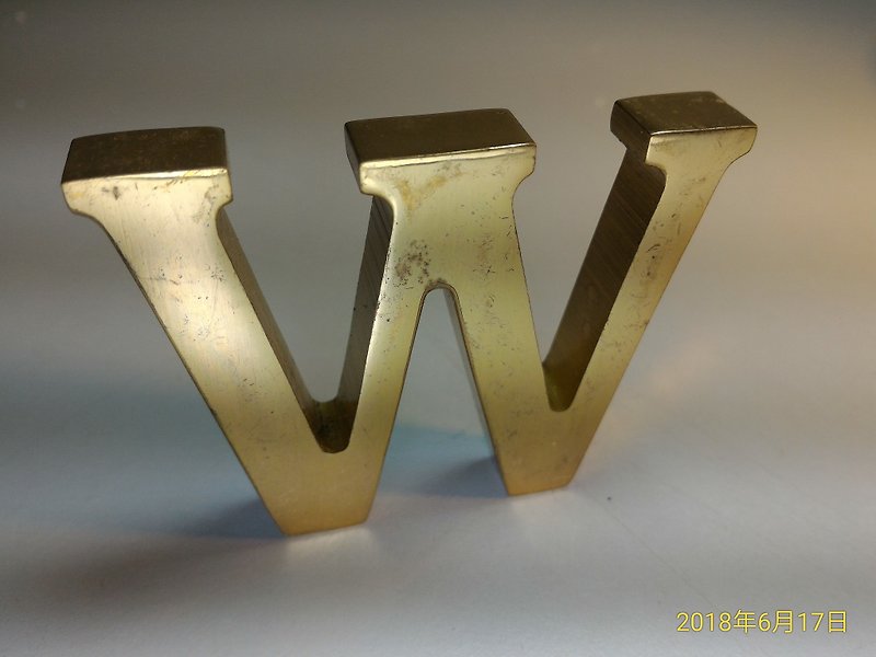 早期外銷歐美老件收藏工業風英文字銅字母紙鎮擺飾(W) - 其他 - 其他金屬 