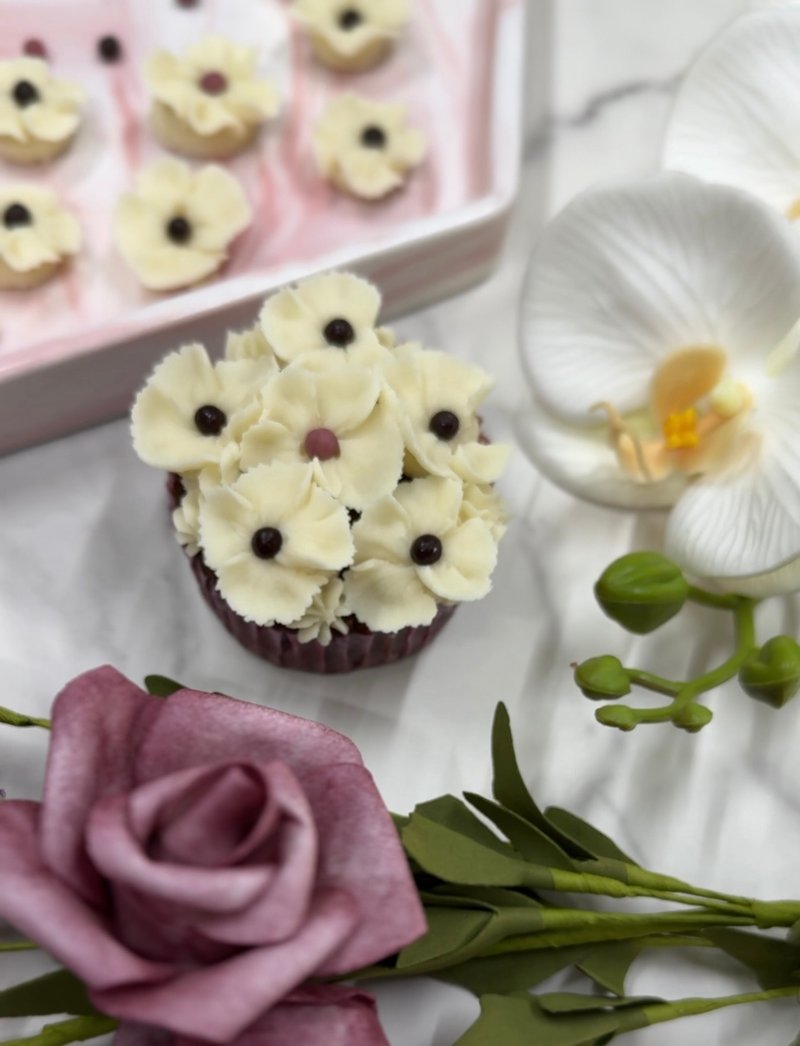 AY baker 原味韓式裱花杯子蛋糕 flower cupcake - 蛋糕/甜點 - 新鮮食材 白色