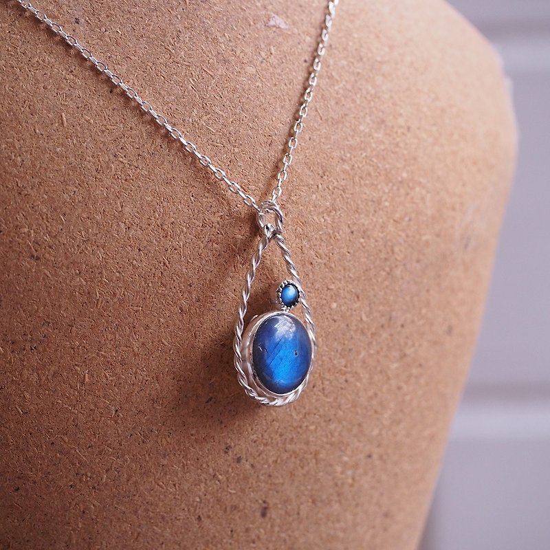 Labradorite Moonstone Round shape handmade silver pendant Necklace - สร้อยคอ - เครื่องประดับพลอย สีน้ำเงิน