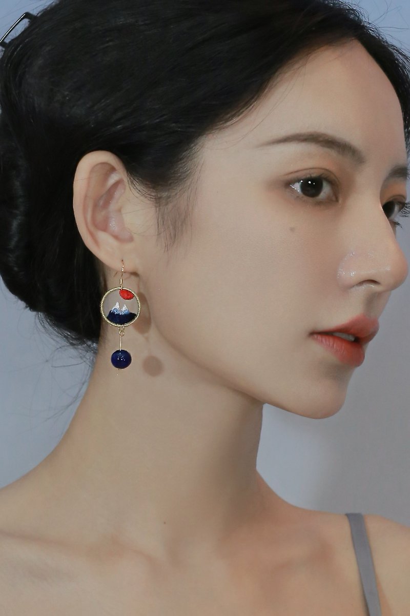 Yuansen handmade waves and sunrise round pure hand-embroidered fresh Japanese earrings - ต่างหู - เงิน สีน้ำเงิน