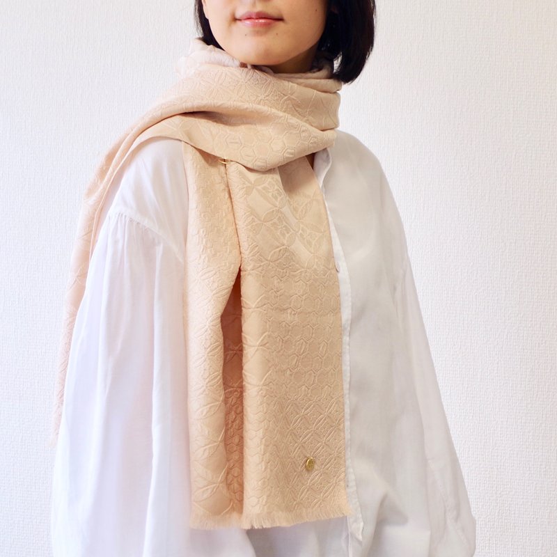 filtango stole auspicious pattern KISSHO BEIGE - ผ้าพันคอ - ผ้าไหม สีนำ้ตาล