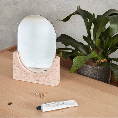 Hübsch Taiwan 【Hübsch】－530701 北歐風粉米色水磨石化妝鏡 桌鏡新年禮物