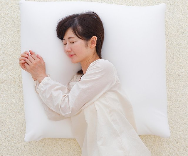 Double comfort outlet pillow