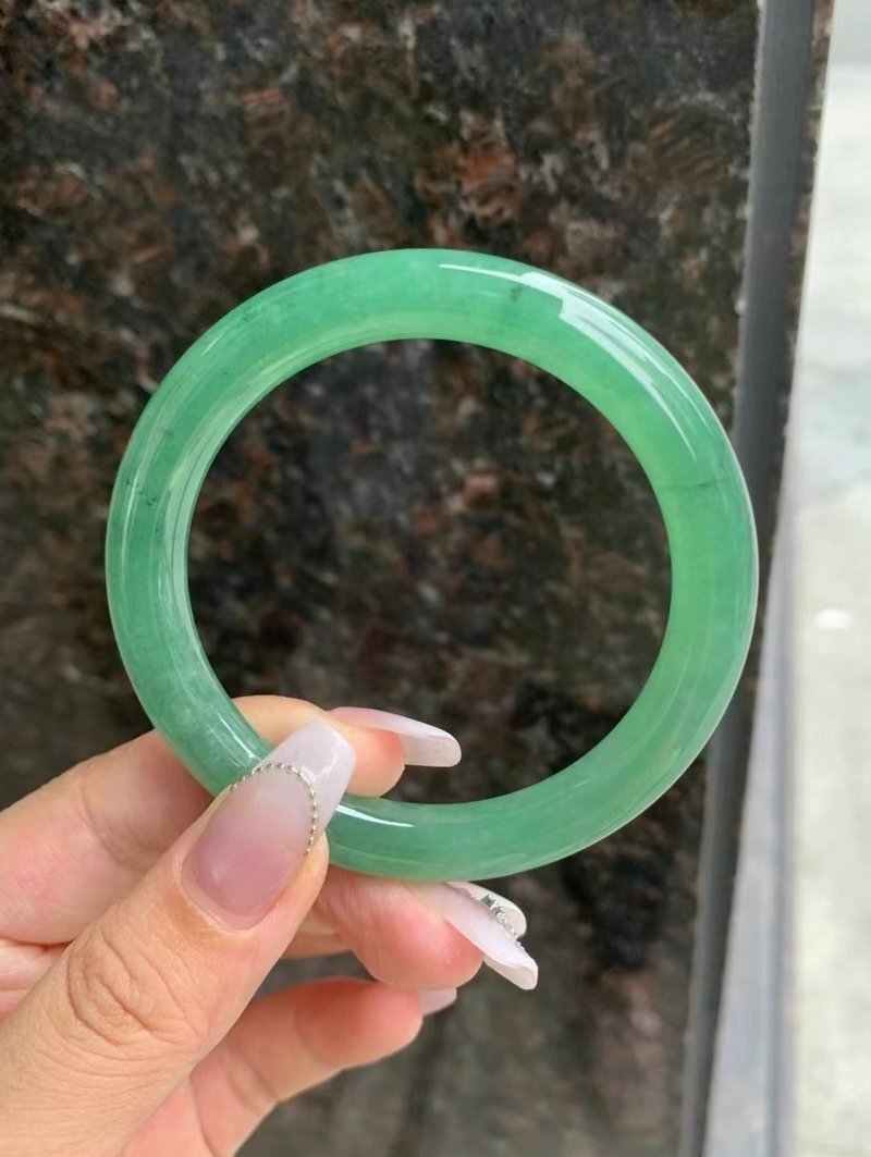 冰種翡翠天然翡翠玉鐲A玉手鐲 玉鈪 • 冰種滿綠翡翠圓鐲 - 手鍊/手環 - 玉石 綠色