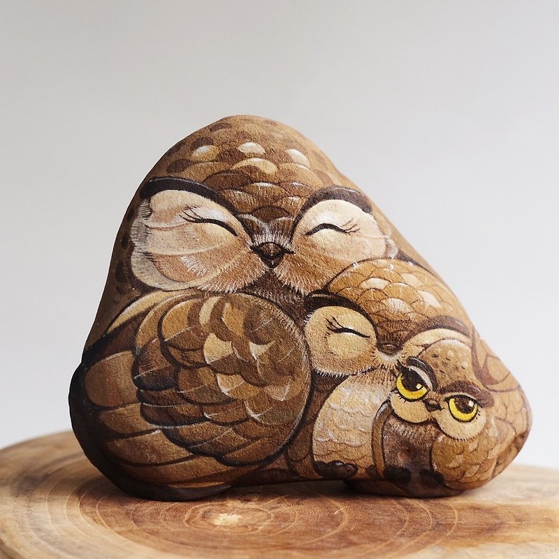 Owl Family  stone painting,original art,handmade gift. - 裝飾/擺設  - 防水材質 咖啡色