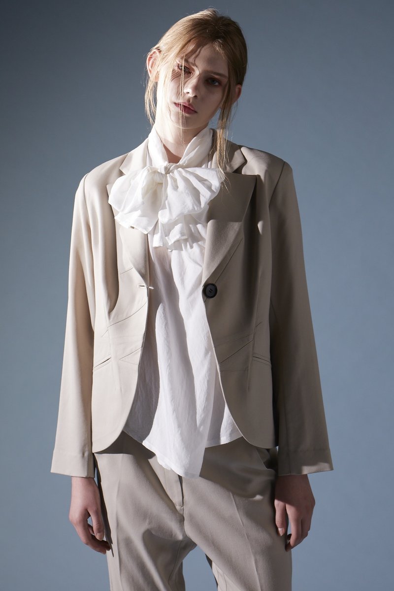 100% combed wool Chigago Blazer in Beige - Women's Blazers & Trench Coats - Wool Khaki