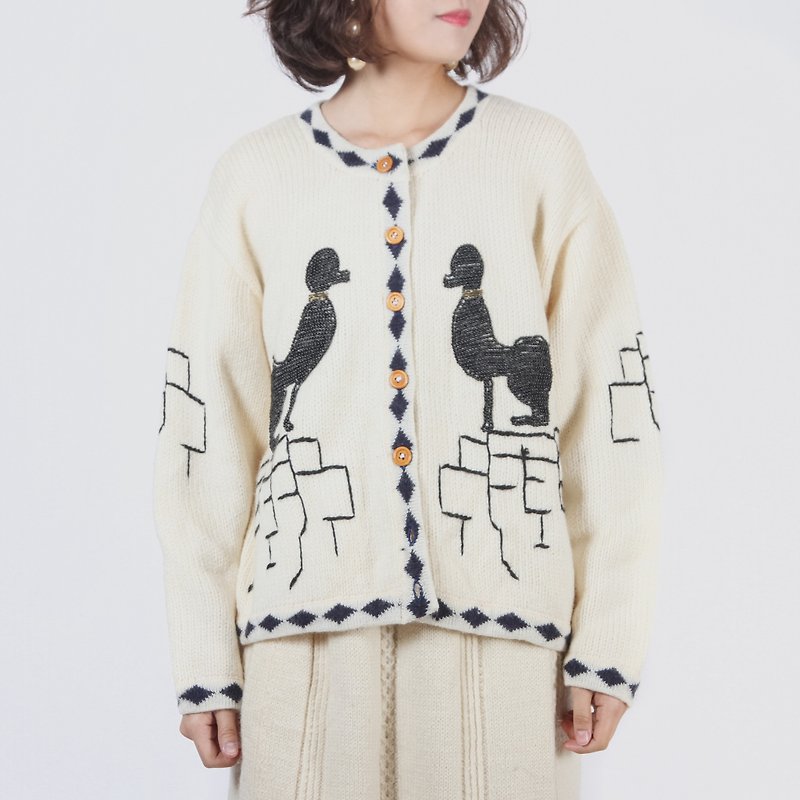 [Egg plant vintage] French poodle line embroidery vintage cardigan sweater coat - สเวตเตอร์ผู้หญิง - ขนแกะ 