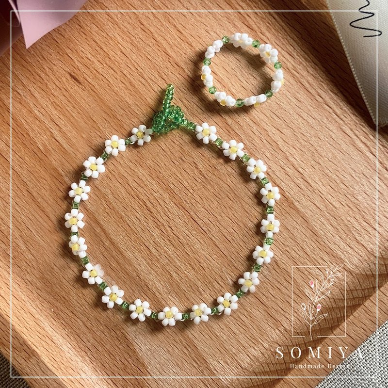 [Spring is coming] Daisy flower beaded bracelet - สร้อยข้อมือ - แก้ว 