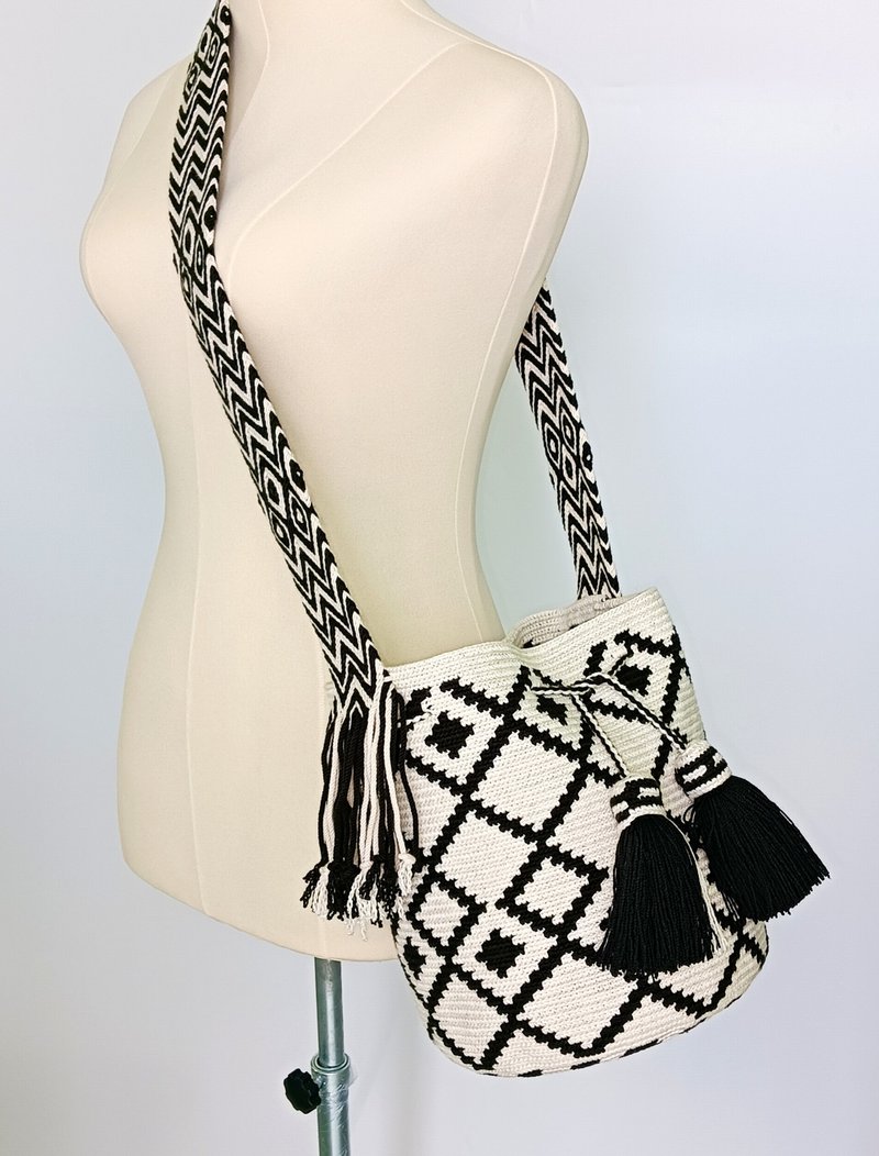 Two tone mochila bag,Crossbody bag for women,Handcraft bag,Crochet bag ,Cr - 側背包/斜背包 - 棉．麻 