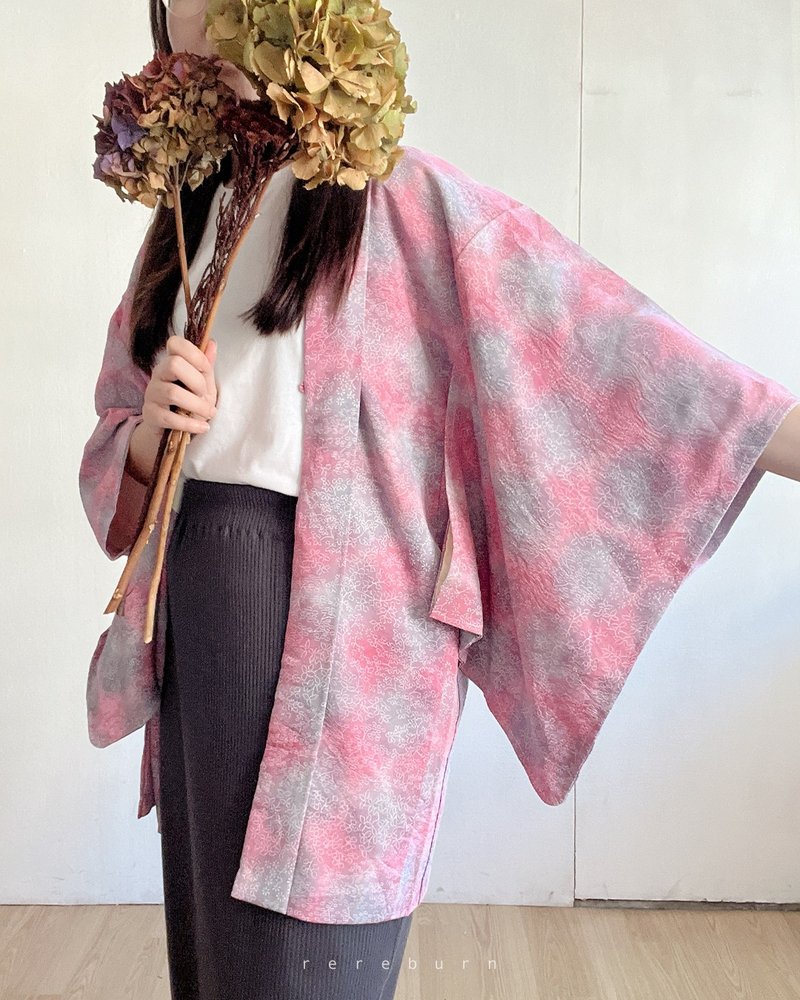 日本製和風印花薄款粉紫色渲染漸層古著羽織和服外套 - 女大衣/外套 - 聚酯纖維 粉紅色