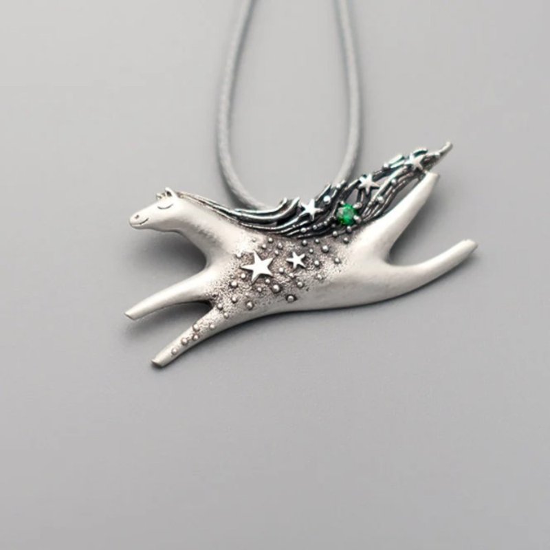 Stars Horse Pendant with Emerald Cubic Zirconia - สร้อยคอ - เงินแท้ 