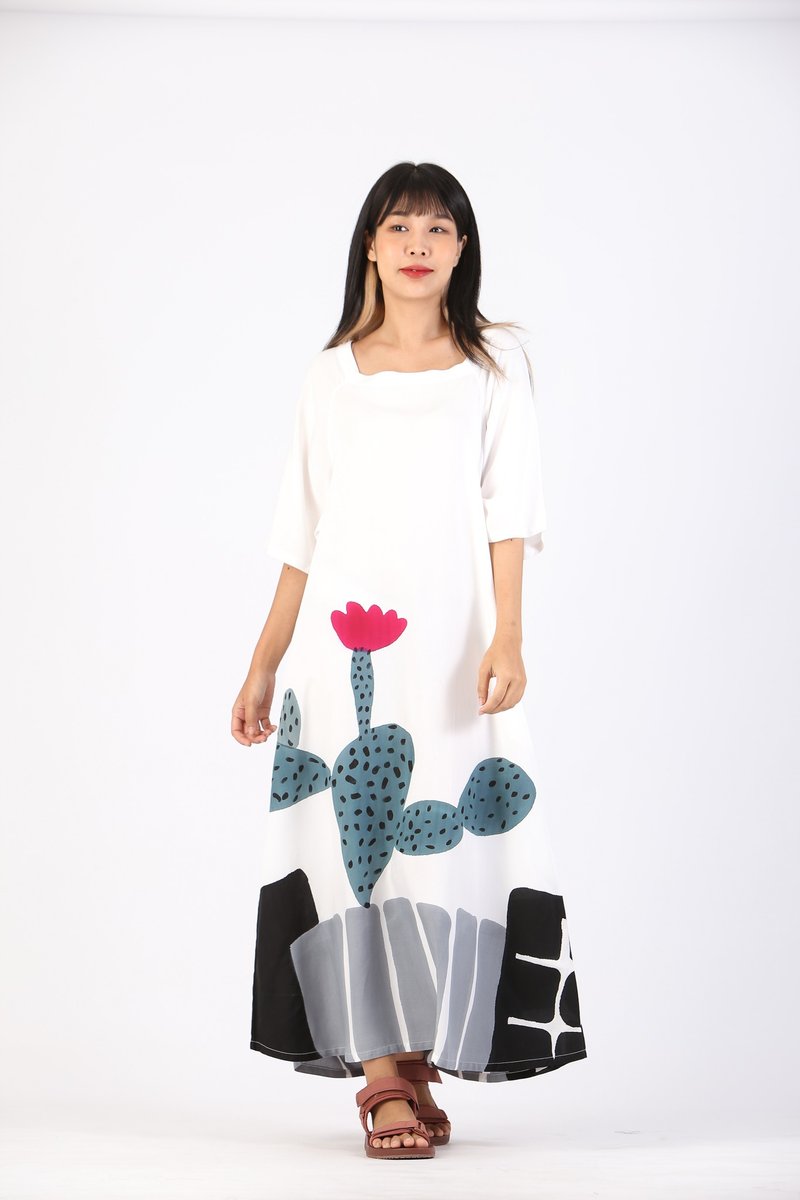 Long Dress Cotton Rayon Hand Paint Free Size - ชุดเดรส - เส้นใยสังเคราะห์ ขาว