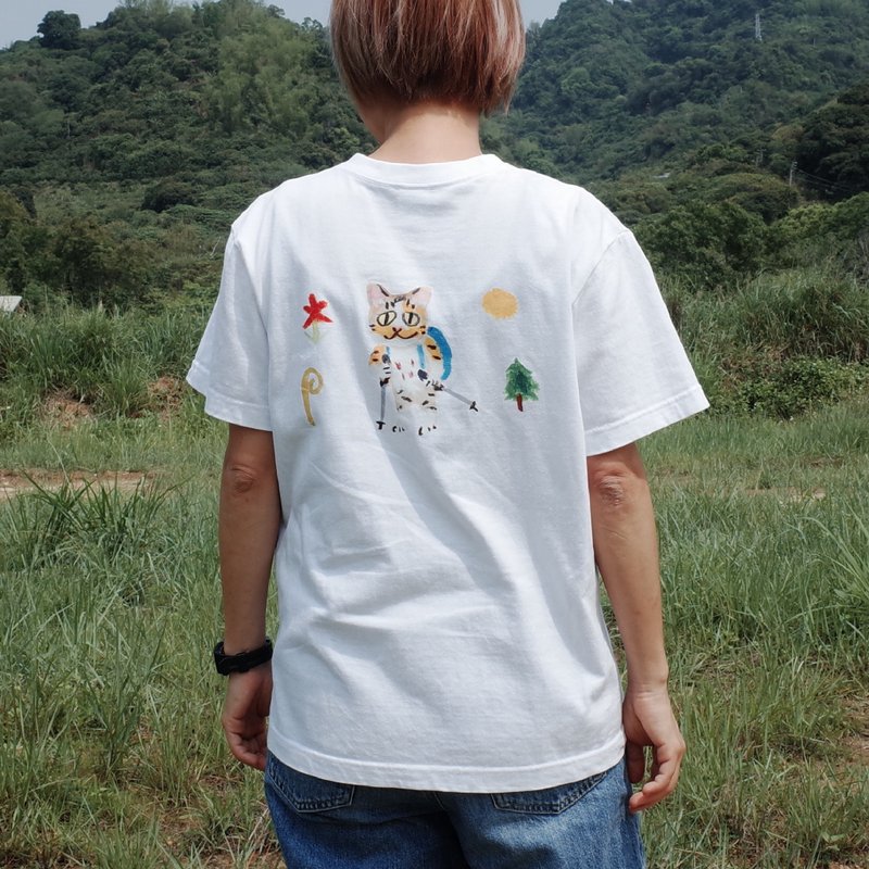 Hiking Cat T-shirt - เสื้อยืดผู้หญิง - ผ้าฝ้าย/ผ้าลินิน 