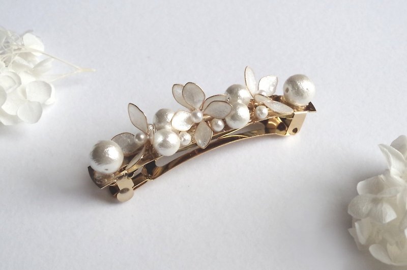 Manicure flower hydrangea and cotton pearl barrette, Blanc, Gold - Hair Accessories - Other Materials White