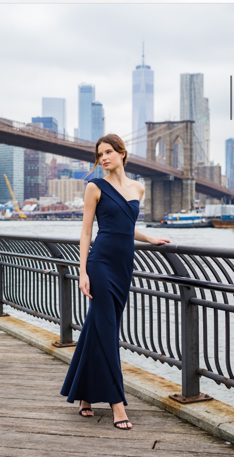 Designer&#39;s New York exhibits one-shoulder mermaid dress navy dark blue