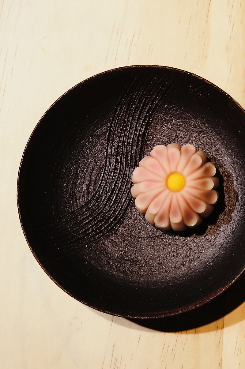 AKAMAU - Black Forest Tablewares - Plates & Trays - Pottery Black