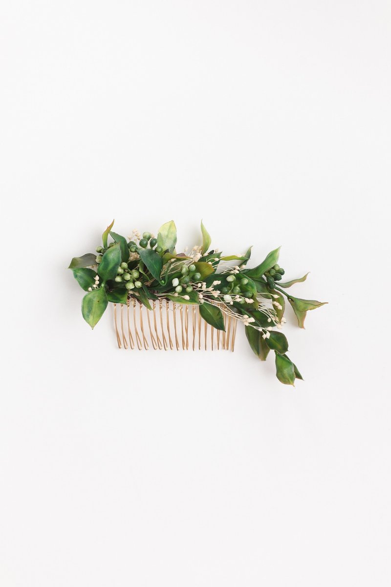 Bridal pin eucalyptus hair comb with babys breath flowers for greenery wedding - Hair Accessories - Plants & Flowers Green