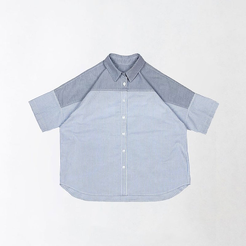ผ้าฝ้าย/ผ้าลินิน เสื้อเชิ้ตผู้หญิง - Blue and white. Straight stitching wide shirt