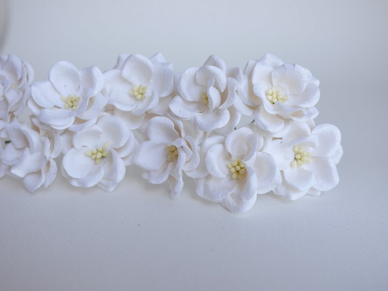 ดอกไม้กระดาษ ดอกไม้กระดาษสา 25 ดอก ดอกกุหลาบสีขาว กลีบอัดลาย - อื่นๆ - กระดาษ ขาว