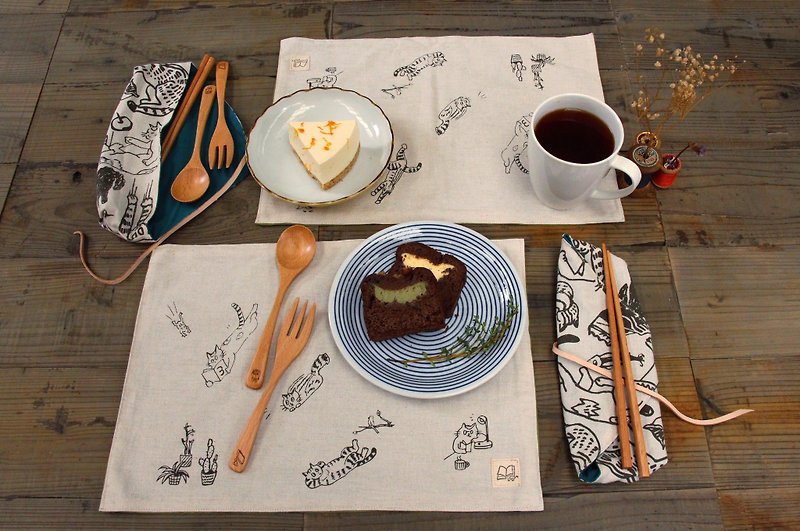 Three cat beech wood tableware set - ตะเกียบ - ไม้ สีนำ้ตาล