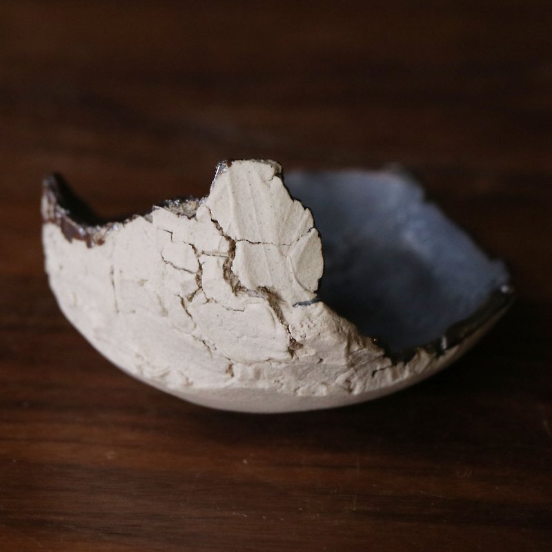Cracked jewelry tray, ashtray-the surface of the moon - จานเล็ก - ดินเผา สีเทา