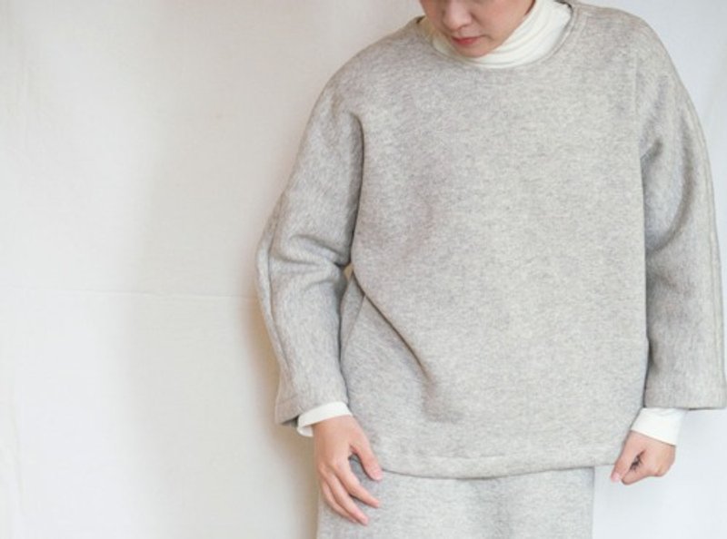 ヤク混裏起毛ニットゆったりプルオーバー【OrganicCottonの起毛ニット生地】 - 女上衣/長袖上衣 - 棉．麻 灰色