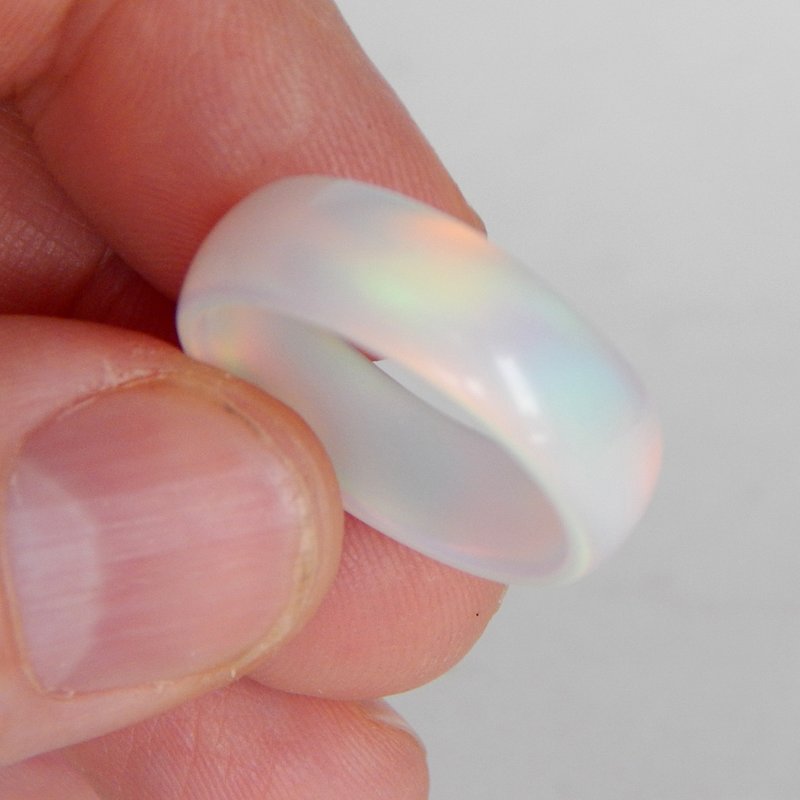 Solid opal band ring. Very beautiful synthetic opal ring. - 戒指 - 其他材質 白色