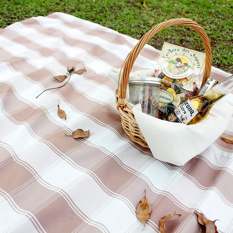 Outdoor dual-use waterproof tablecloth / picnic mat classic plaid increase (coffee wide) - ชุดเดินป่า - ผ้าฝ้าย/ผ้าลินิน สีนำ้ตาล