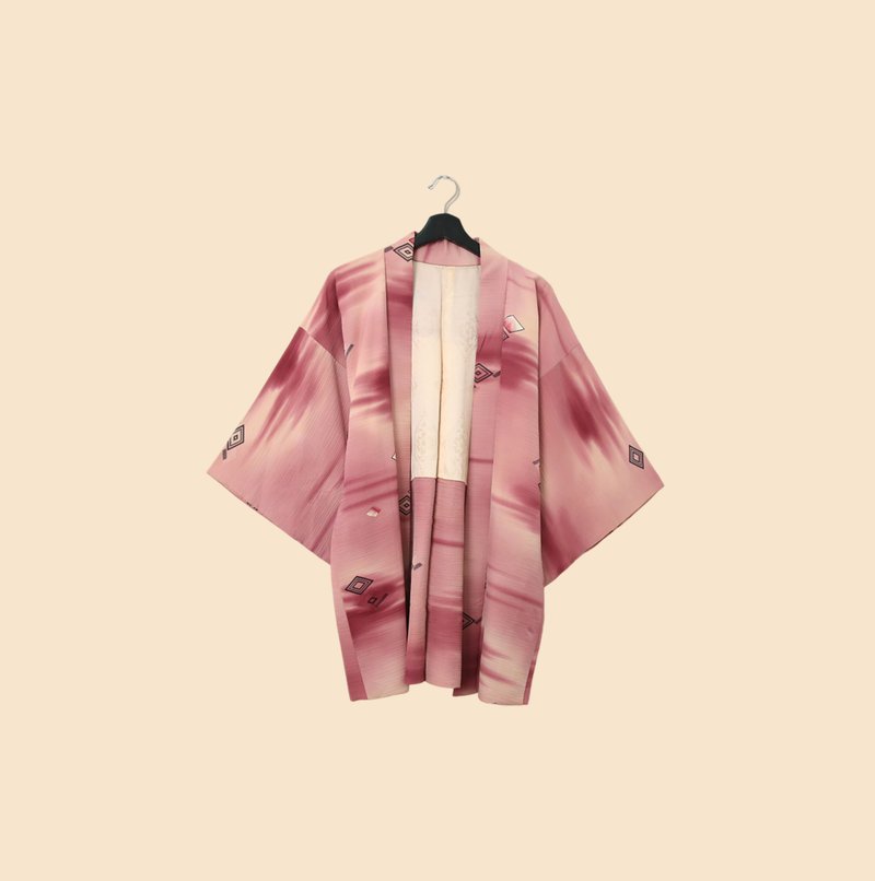 Back to Green-Japan brings back Haori Aikashi pink diamond totem/vintage kimono - เสื้อแจ็คเก็ต - ผ้าไหม 