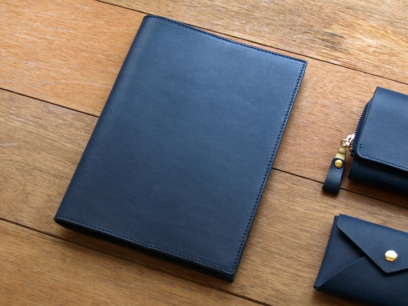 Leather Book Sleeve A5 ( Custom Name ) - Navy Blue - ปกหนังสือ - หนังแท้ สีน้ำเงิน