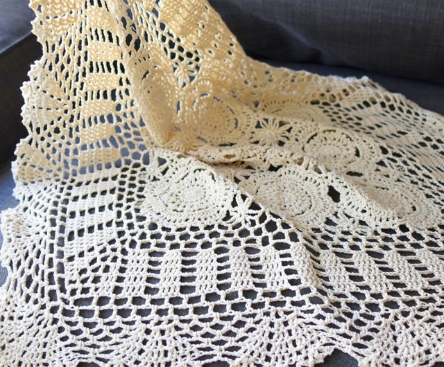 直径約５０cmのバラのテーブルクロス　手編みのレース編みドイリー　かぎ針編み 直径約50cmのバラのテーブルクロス 手編みのレース編み