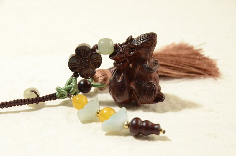 【Number】Natural small leaf red sandalwood lucky rat pendant - Charms - Wood 