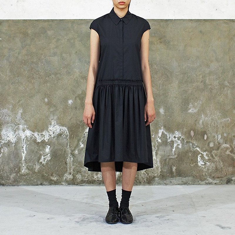 Black Short Sleeve Dress - ชุดเดรส - ผ้าฝ้าย/ผ้าลินิน สีดำ
